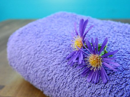 https://pixabay.com/photos/towel-fabric-terry-beauty-wellness-2722829/