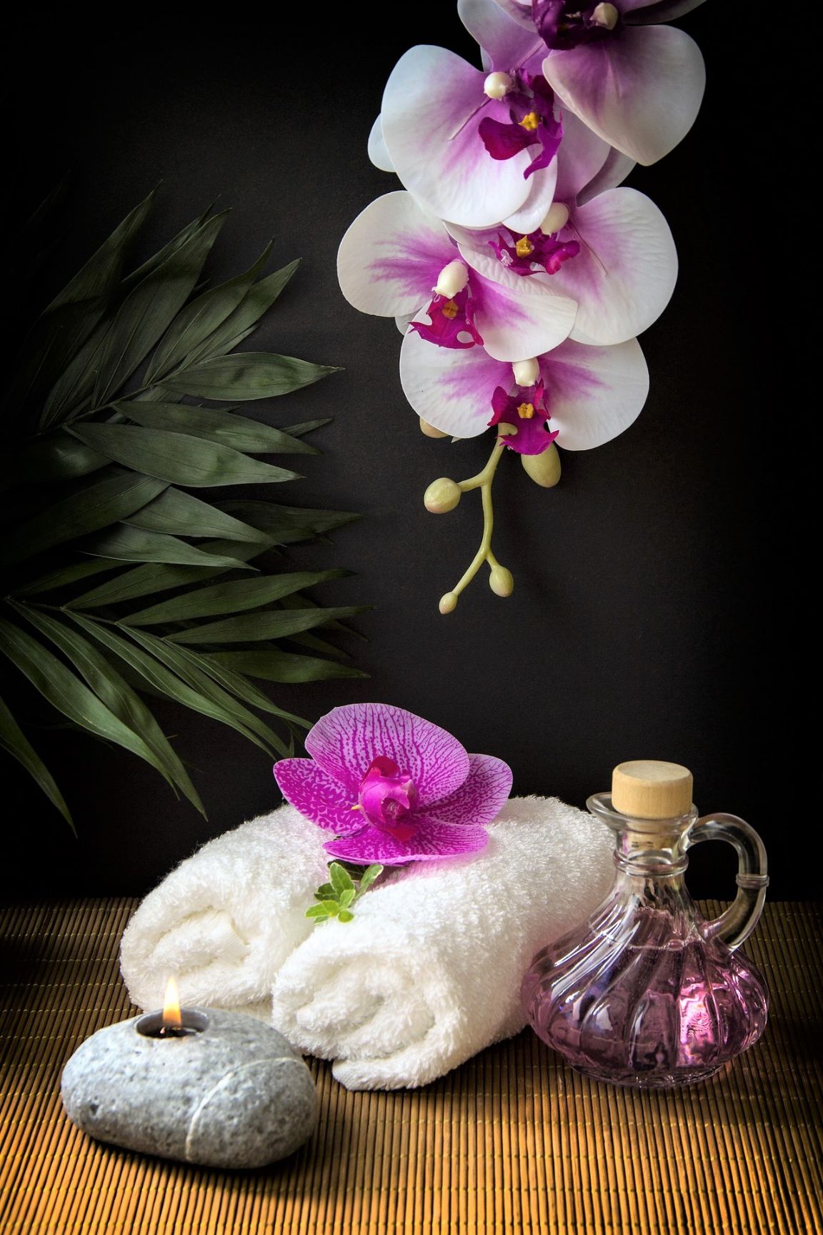 https://pixabay.com/photos/wellness-carafe-towels-white-3793413/