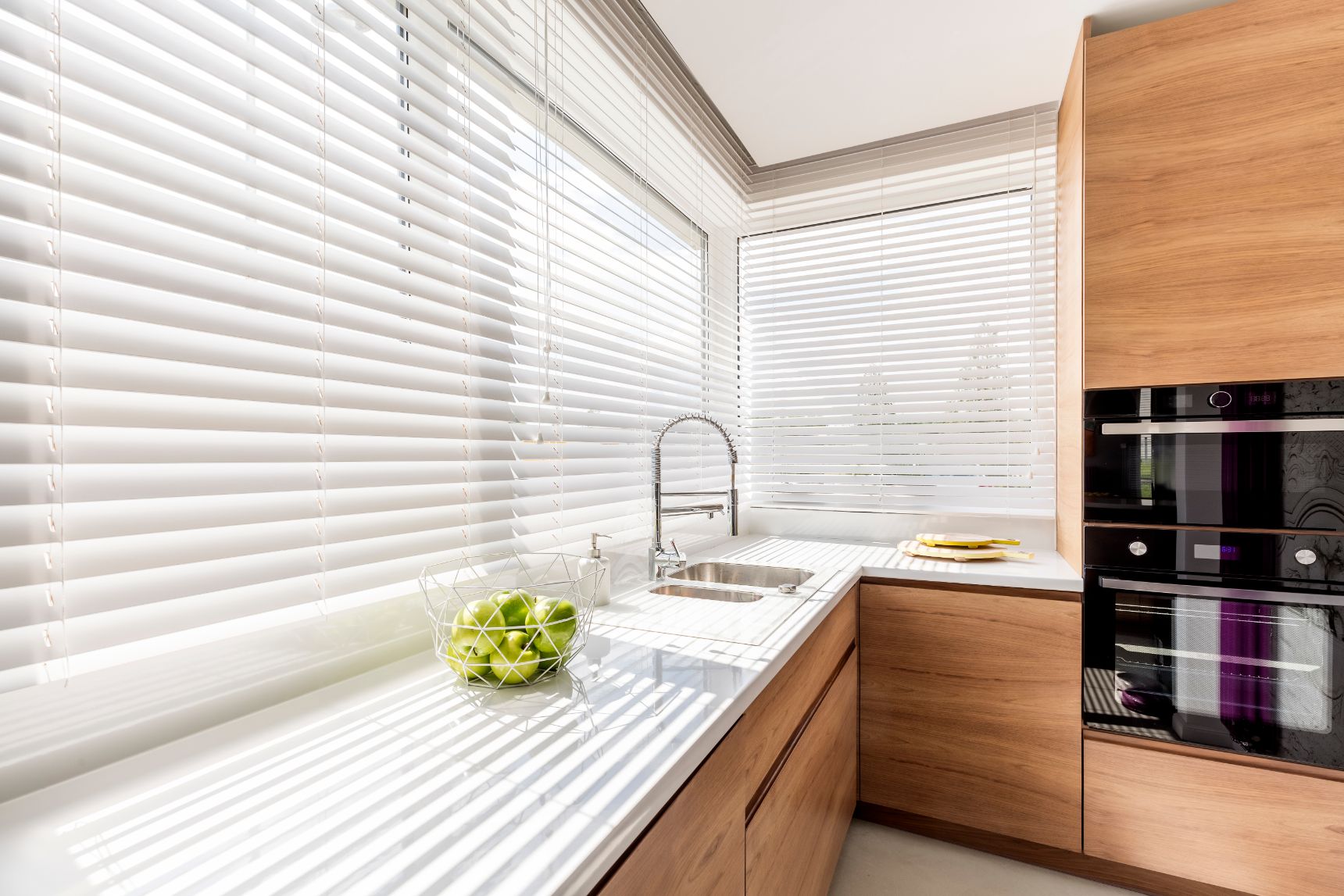 Horizontal kitchen blinds